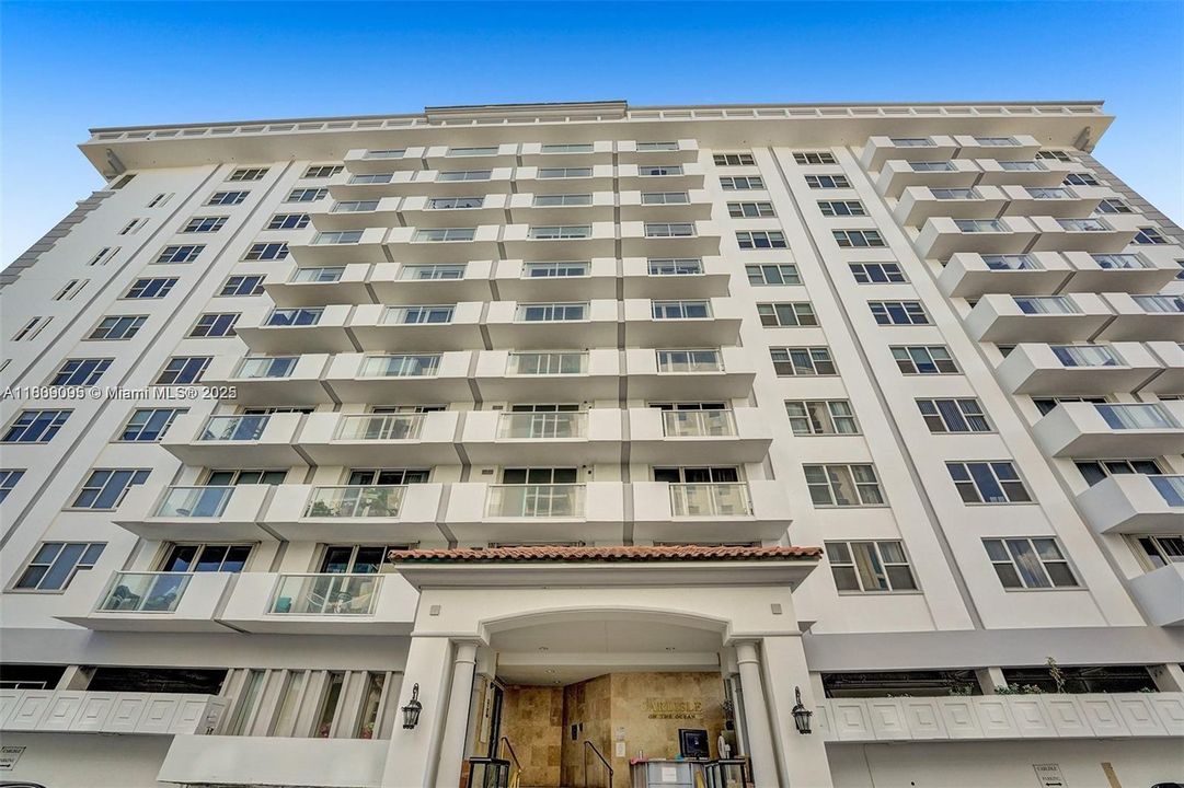 合同活跃: $460,000 (1 贝兹, 1 浴室, 905 平方英尺)