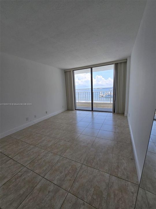 Recently Sold: $589,900 (2 beds, 2 baths, 967 Square Feet)