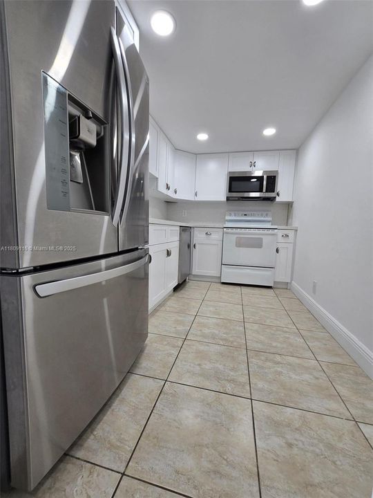 Recently Sold: $589,900 (2 beds, 2 baths, 967 Square Feet)