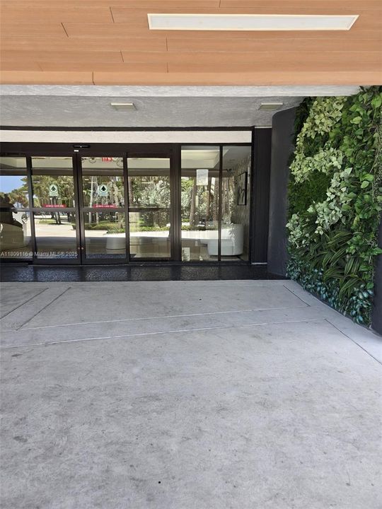 Recently Sold: $589,900 (2 beds, 2 baths, 967 Square Feet)