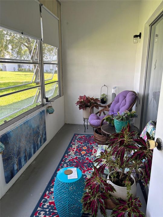 合同活跃: $125,000 (1 贝兹, 1 浴室, 727 平方英尺)