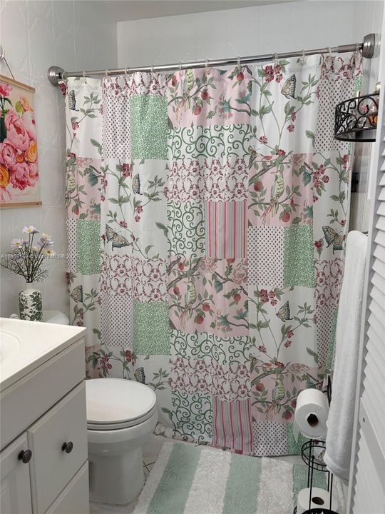 合同活跃: $125,000 (1 贝兹, 1 浴室, 727 平方英尺)