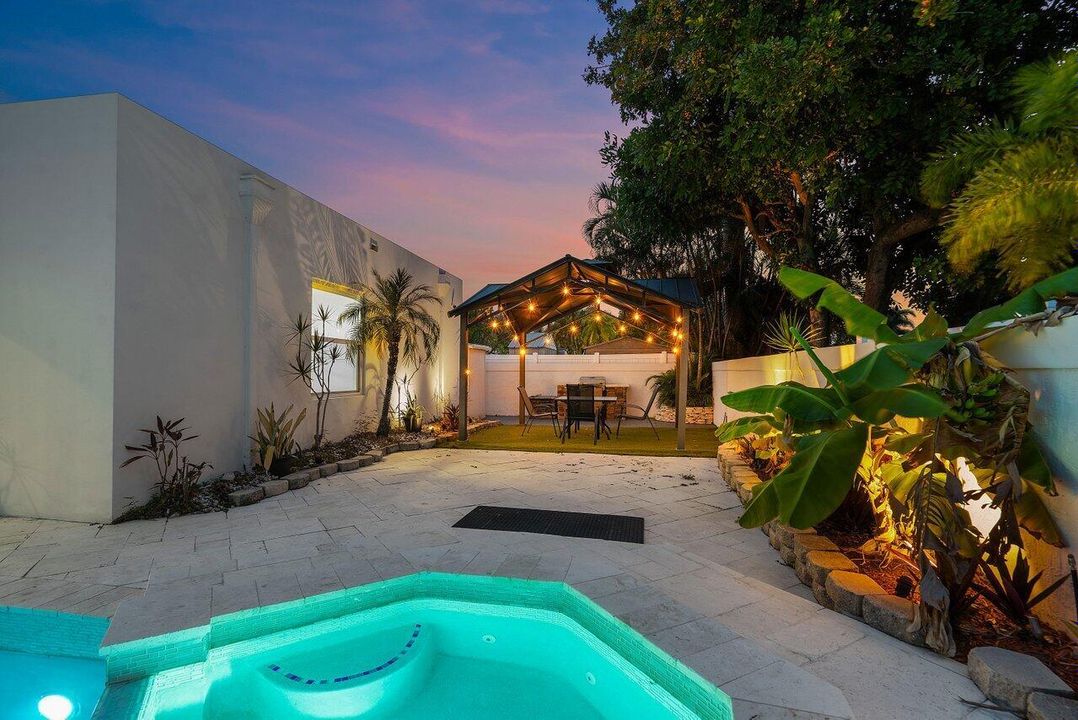 Twilight Spa & Gazebo W