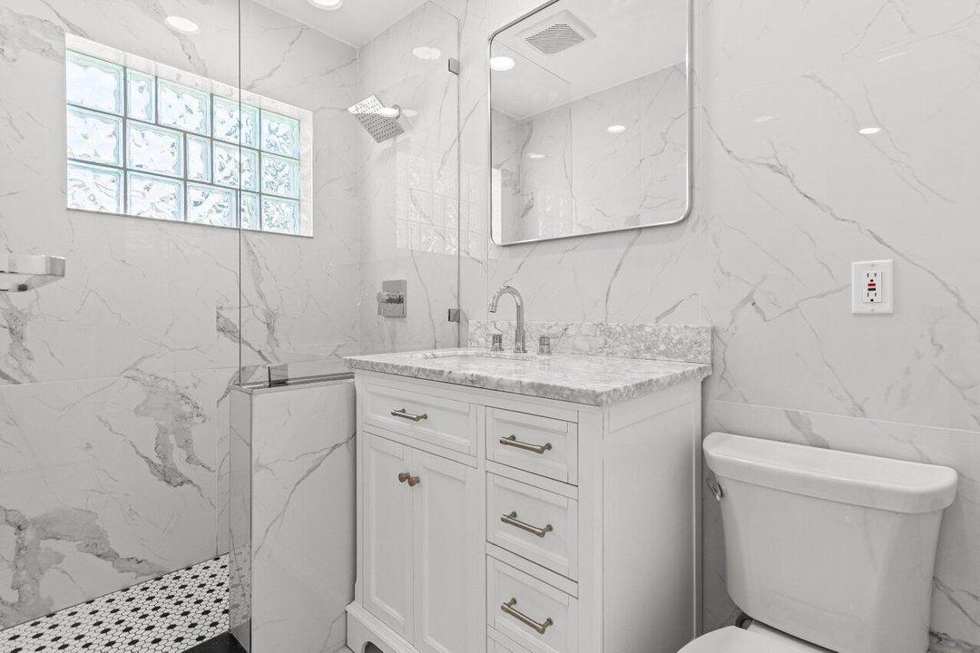 Guest Room 2 Bathroom