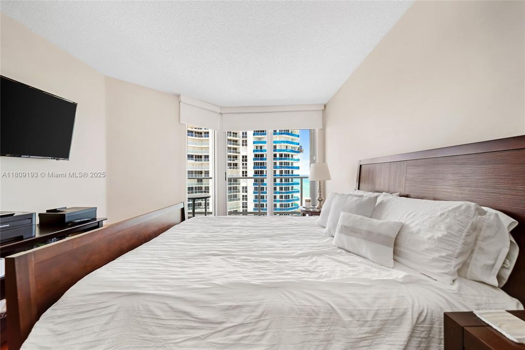 For Sale: $1,850,000 (2 beds, 2 baths, 2020 Square Feet)