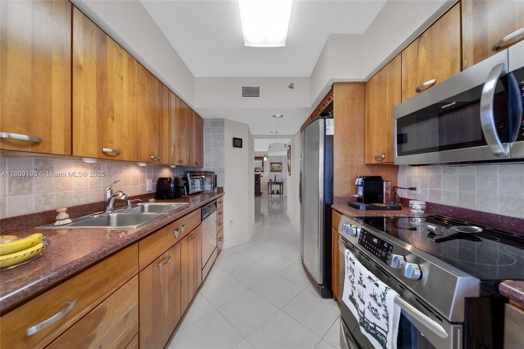 For Sale: $1,850,000 (2 beds, 2 baths, 2020 Square Feet)