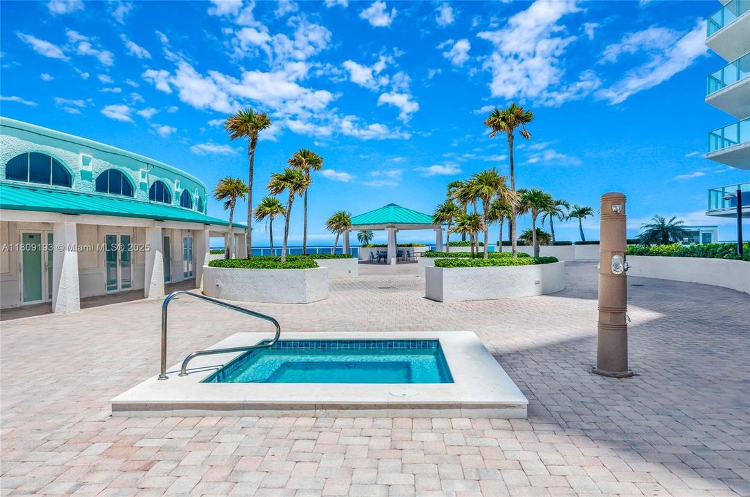 For Sale: $1,850,000 (2 beds, 2 baths, 2020 Square Feet)