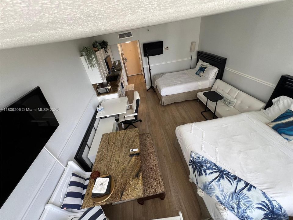 待售: $118,000 (1 贝兹, 1 浴室, 360 平方英尺)