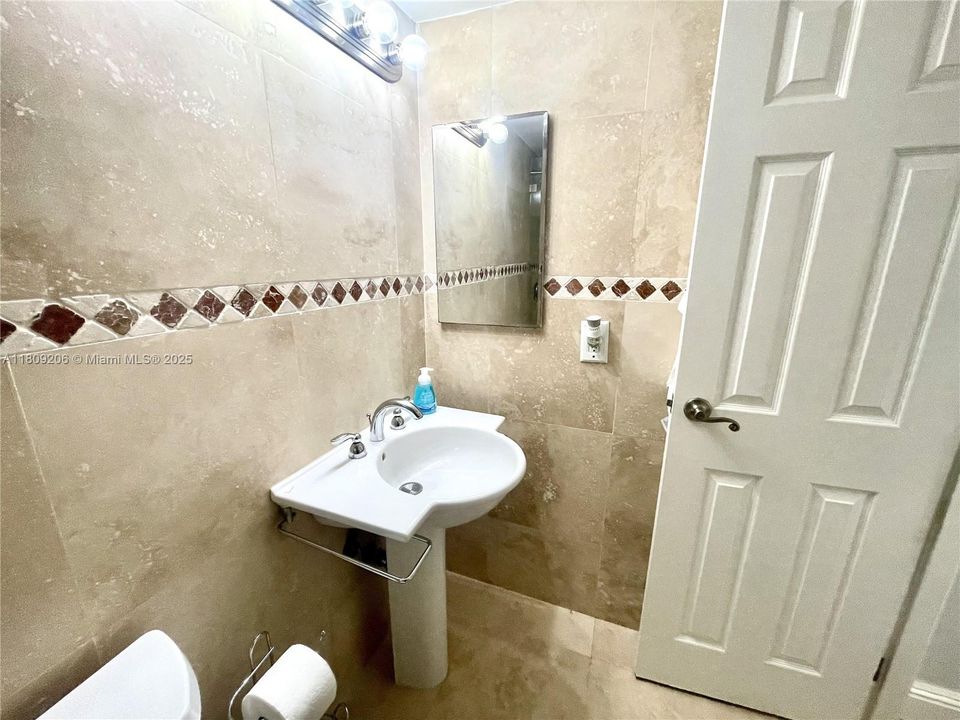 待售: $118,000 (1 贝兹, 1 浴室, 360 平方英尺)