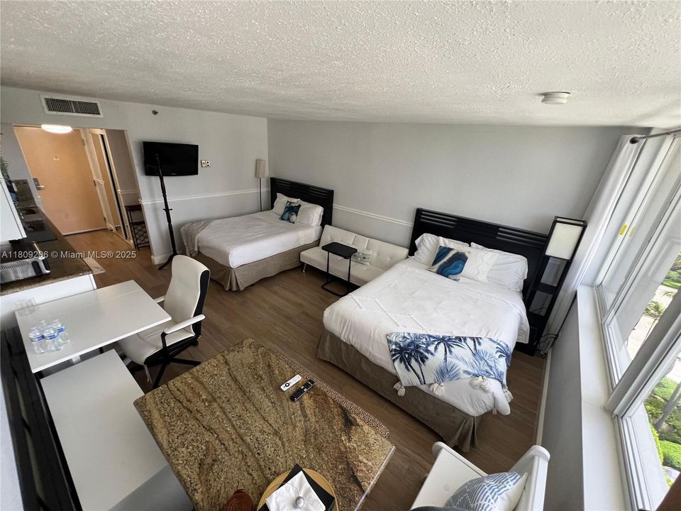 待售: $118,000 (1 贝兹, 1 浴室, 360 平方英尺)