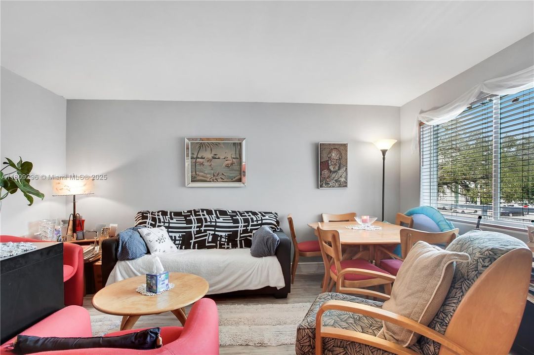 Недавно продано: $275,000 (1 спален, 1 ванн, 630 Квадратных фут)