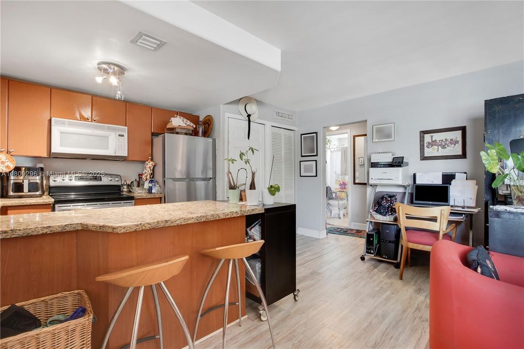 Недавно продано: $275,000 (1 спален, 1 ванн, 630 Квадратных фут)