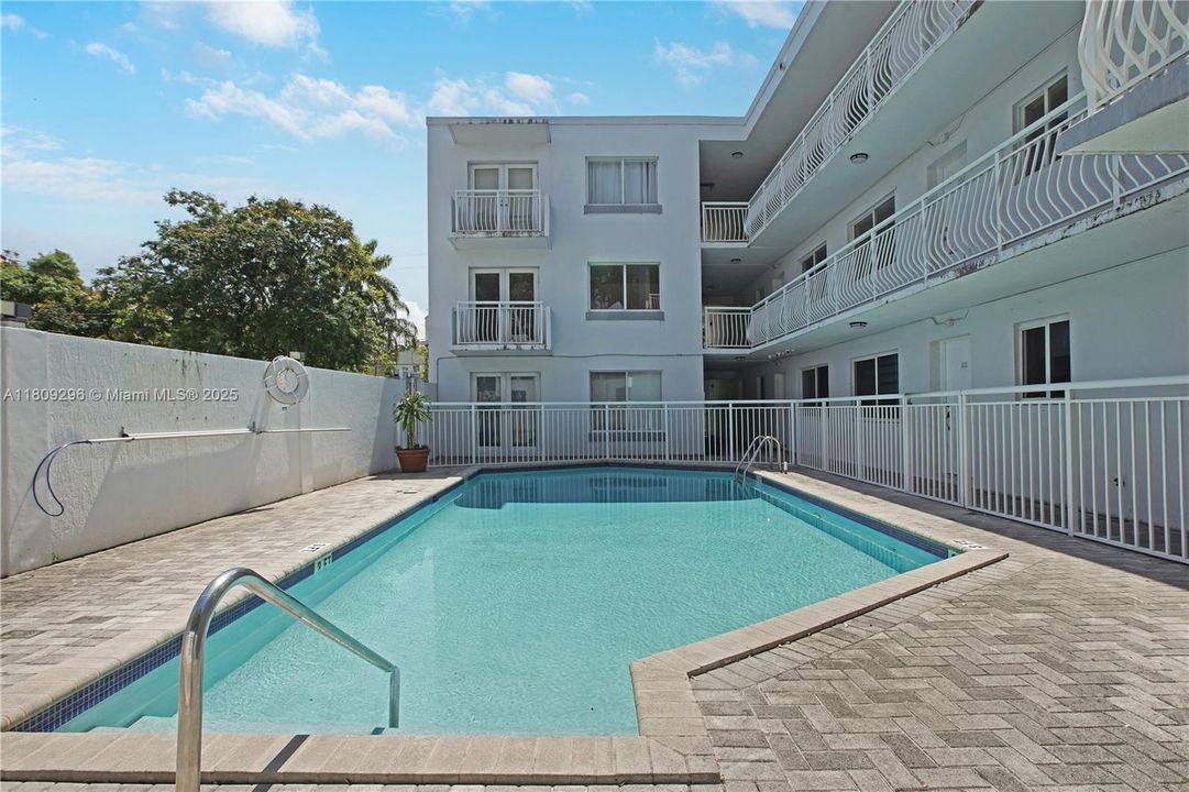 Недавно продано: $275,000 (1 спален, 1 ванн, 630 Квадратных фут)