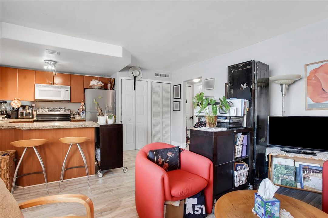 Недавно продано: $275,000 (1 спален, 1 ванн, 630 Квадратных фут)