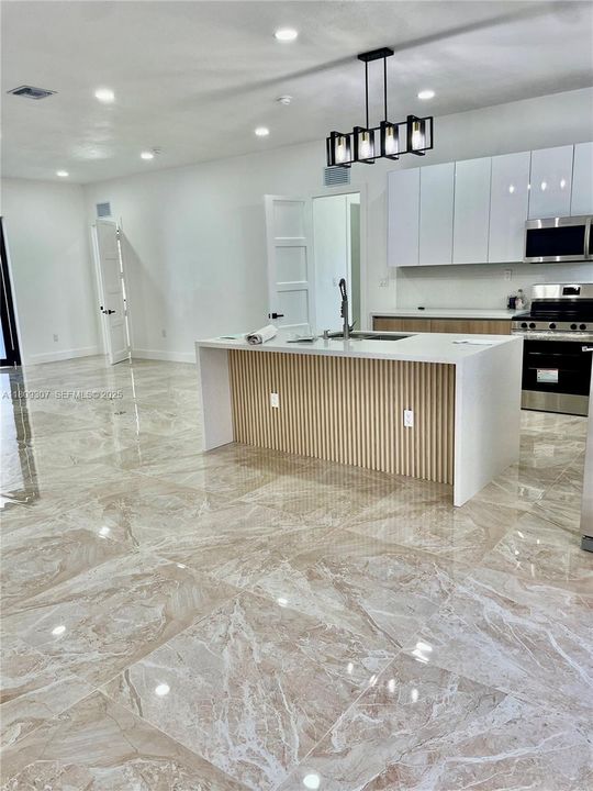 На продажу: $577,000 (4 спален, 2 ванн, 1882 Квадратных фут)