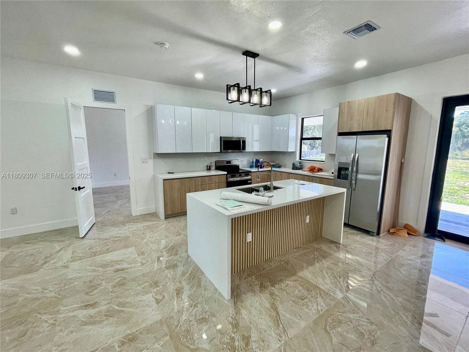 На продажу: $577,000 (4 спален, 2 ванн, 1882 Квадратных фут)