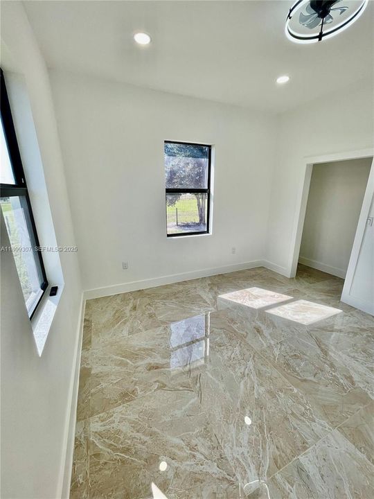 На продажу: $577,000 (4 спален, 2 ванн, 1882 Квадратных фут)