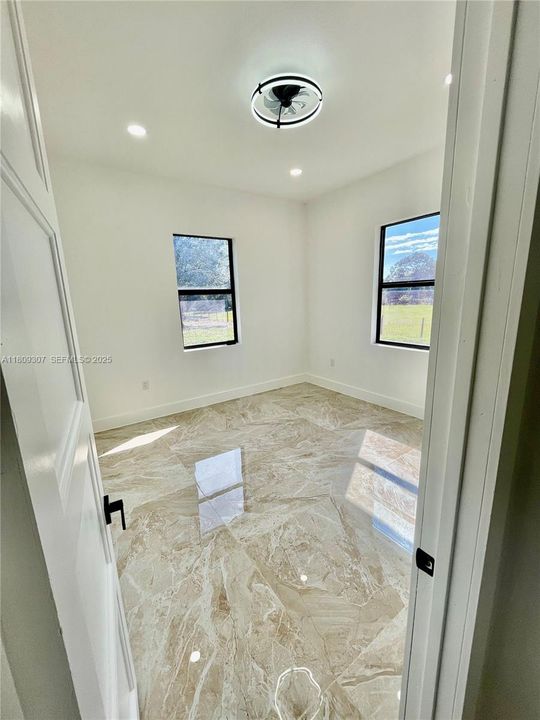 На продажу: $577,000 (4 спален, 2 ванн, 1882 Квадратных фут)