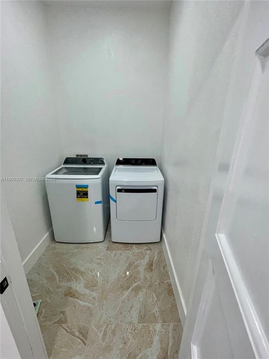 На продажу: $577,000 (4 спален, 2 ванн, 1882 Квадратных фут)