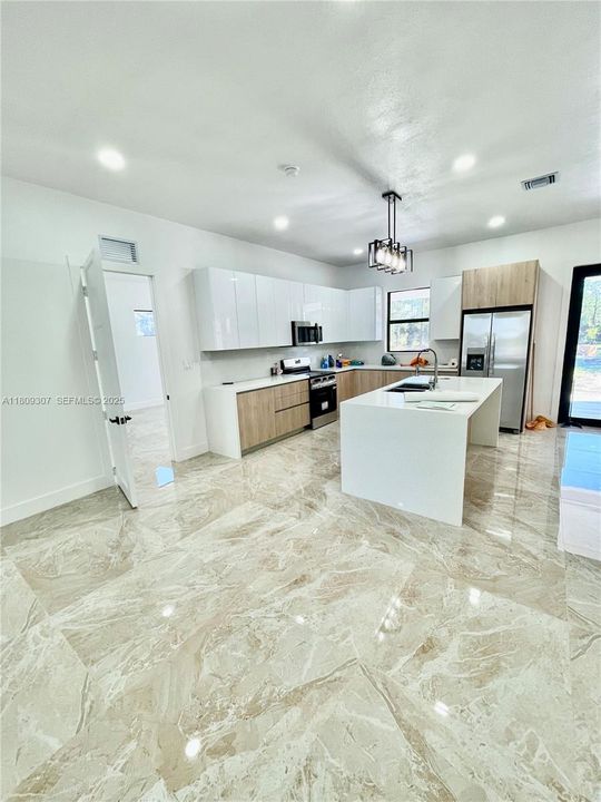 На продажу: $577,000 (4 спален, 2 ванн, 1882 Квадратных фут)