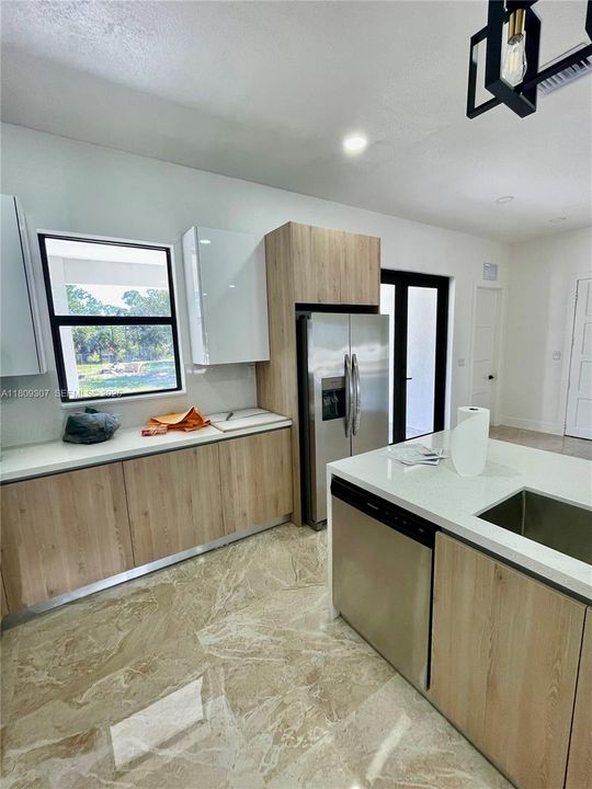 На продажу: $577,000 (4 спален, 2 ванн, 1882 Квадратных фут)