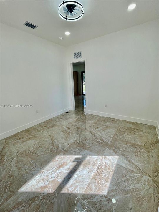 На продажу: $577,000 (4 спален, 2 ванн, 1882 Квадратных фут)