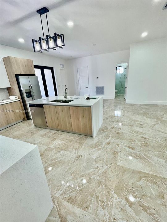 На продажу: $577,000 (4 спален, 2 ванн, 1882 Квадратных фут)