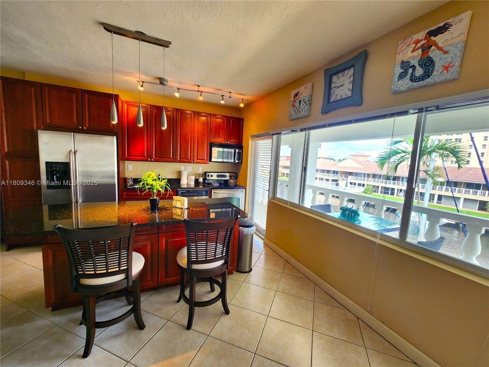 For Sale: $333,000 (1 beds, 1 baths, 747 Square Feet)