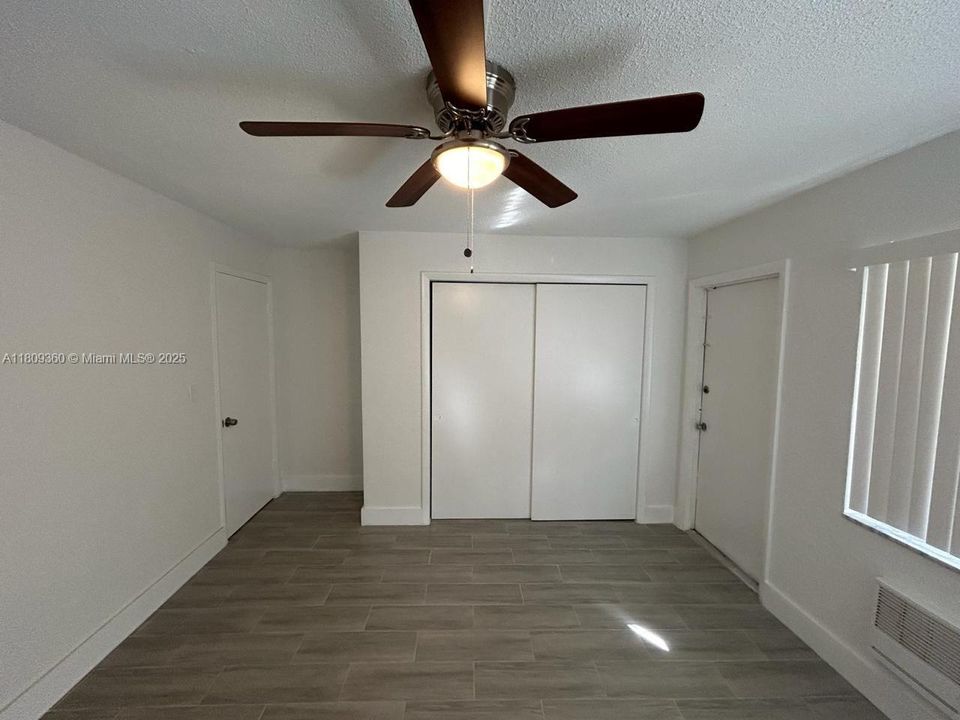 Active With Contract: $179,900 (2 beds, 1 baths, 690 Square Feet)