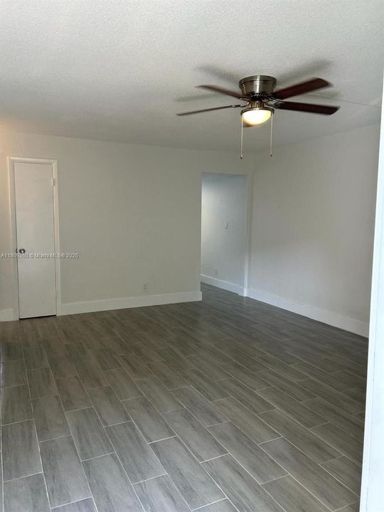 Active With Contract: $179,900 (2 beds, 1 baths, 690 Square Feet)