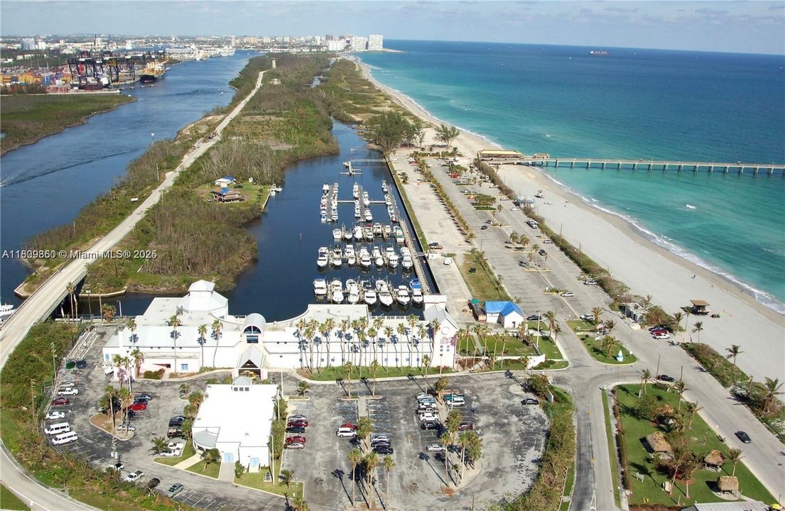 Active With Contract: $179,900 (2 beds, 1 baths, 690 Square Feet)