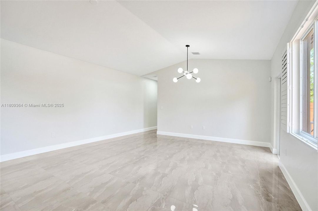 Recently Rented: $3,500 (3 beds, 2 baths, 1140 Square Feet)