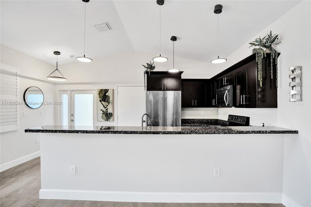 Recently Rented: $3,500 (3 beds, 2 baths, 1140 Square Feet)