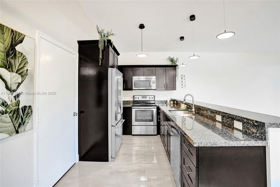 Recently Rented: $3,500 (3 beds, 2 baths, 1140 Square Feet)