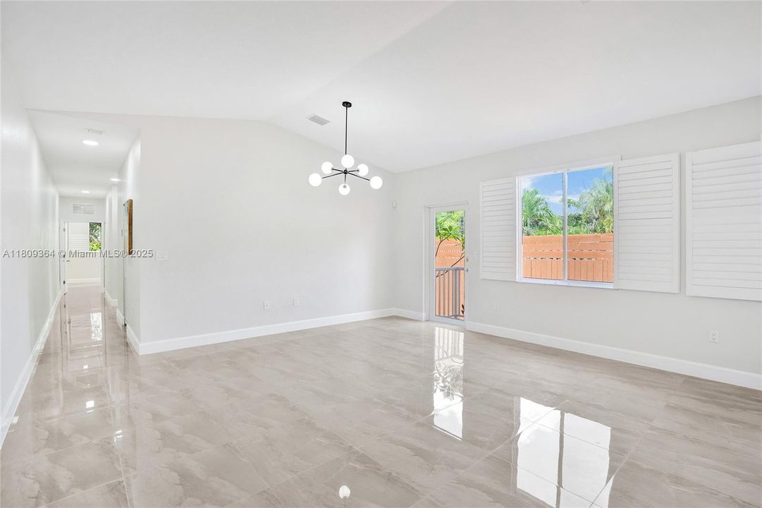 Recently Rented: $3,500 (3 beds, 2 baths, 1140 Square Feet)