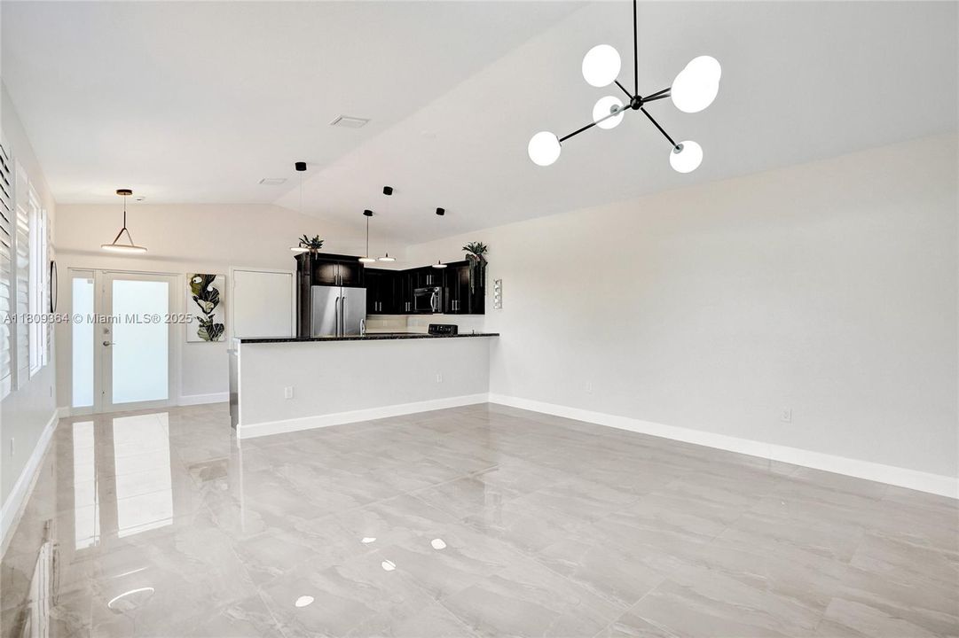 Recently Rented: $3,500 (3 beds, 2 baths, 1140 Square Feet)