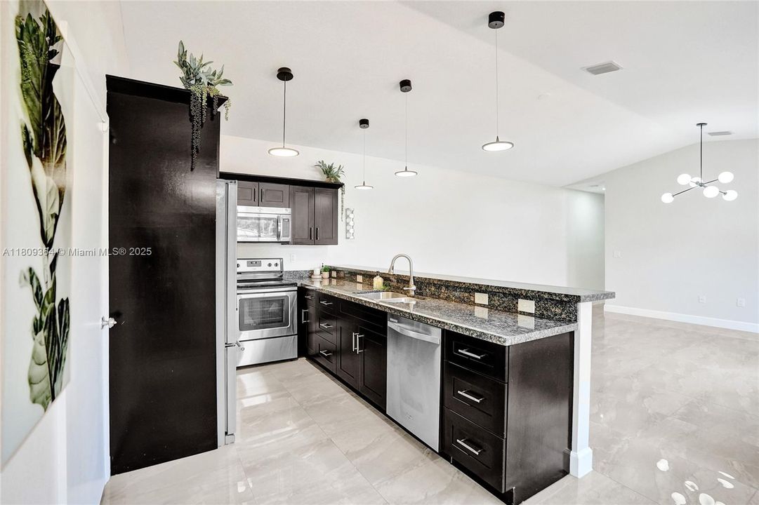 Recently Rented: $3,500 (3 beds, 2 baths, 1140 Square Feet)