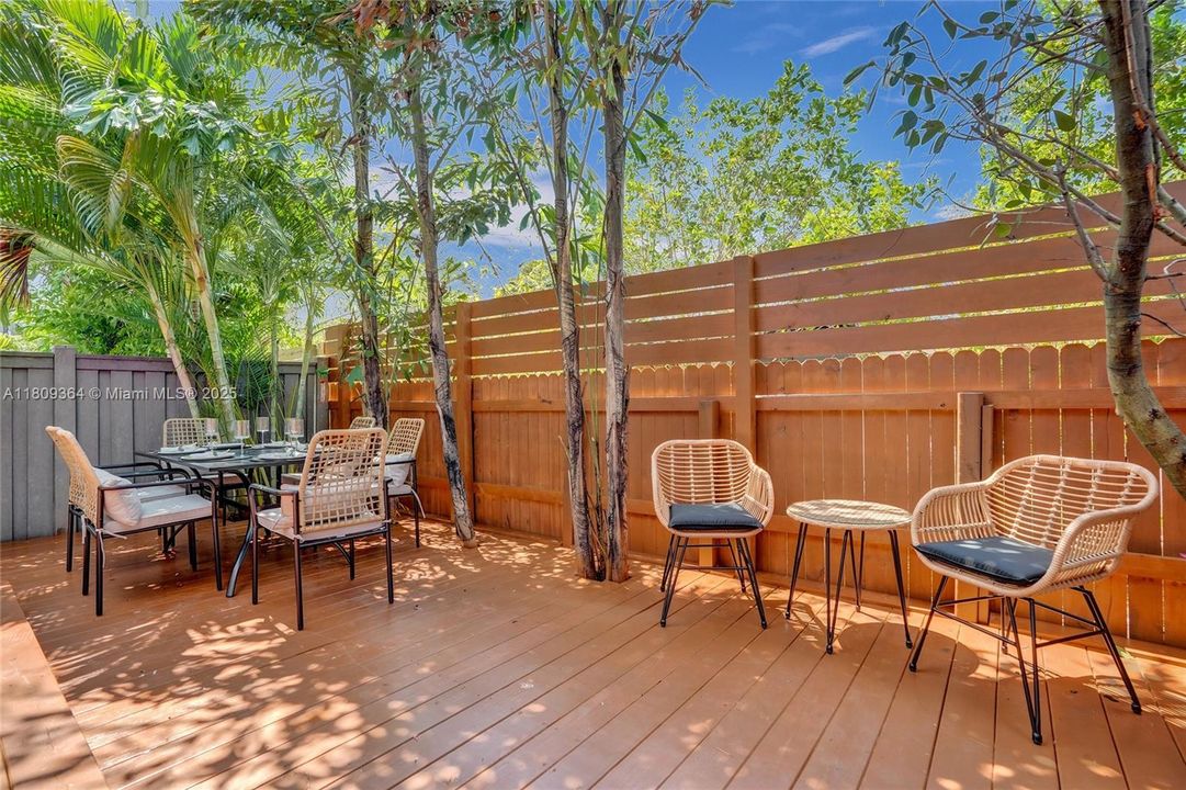 NEW deck, fully enclosed