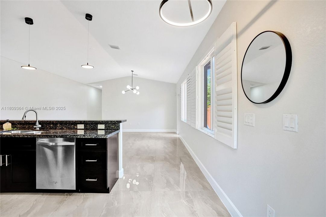 Recently Rented: $3,500 (3 beds, 2 baths, 1140 Square Feet)