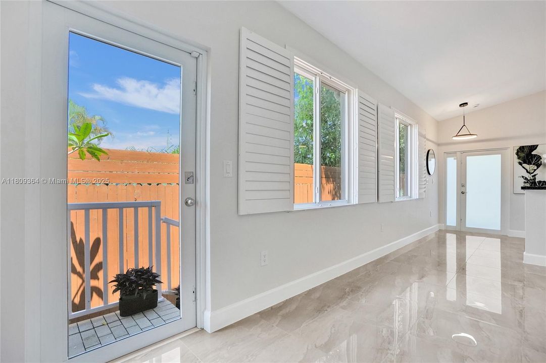 Recently Rented: $3,500 (3 beds, 2 baths, 1140 Square Feet)