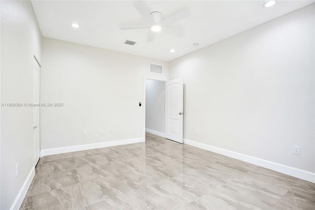 Recently Rented: $3,500 (3 beds, 2 baths, 1140 Square Feet)