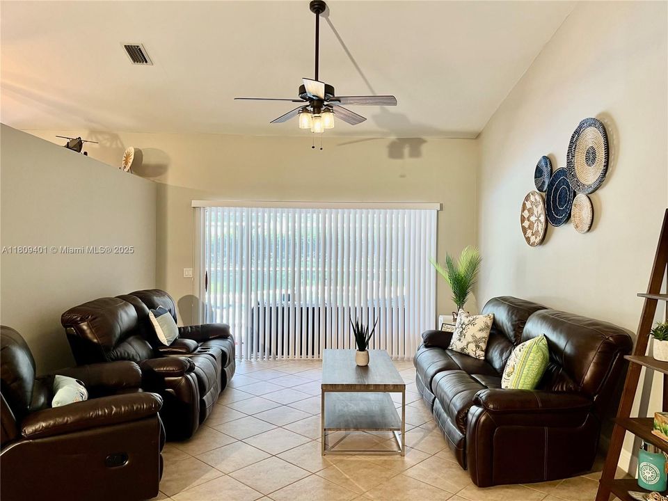 Front living room area, great for entertaining