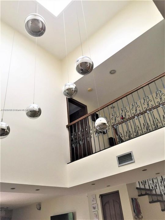 En Venta: $950,000 (3 camas, 2 baños, 2265 Pies cuadrados)