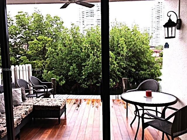 En Venta: $950,000 (3 camas, 2 baños, 2265 Pies cuadrados)
