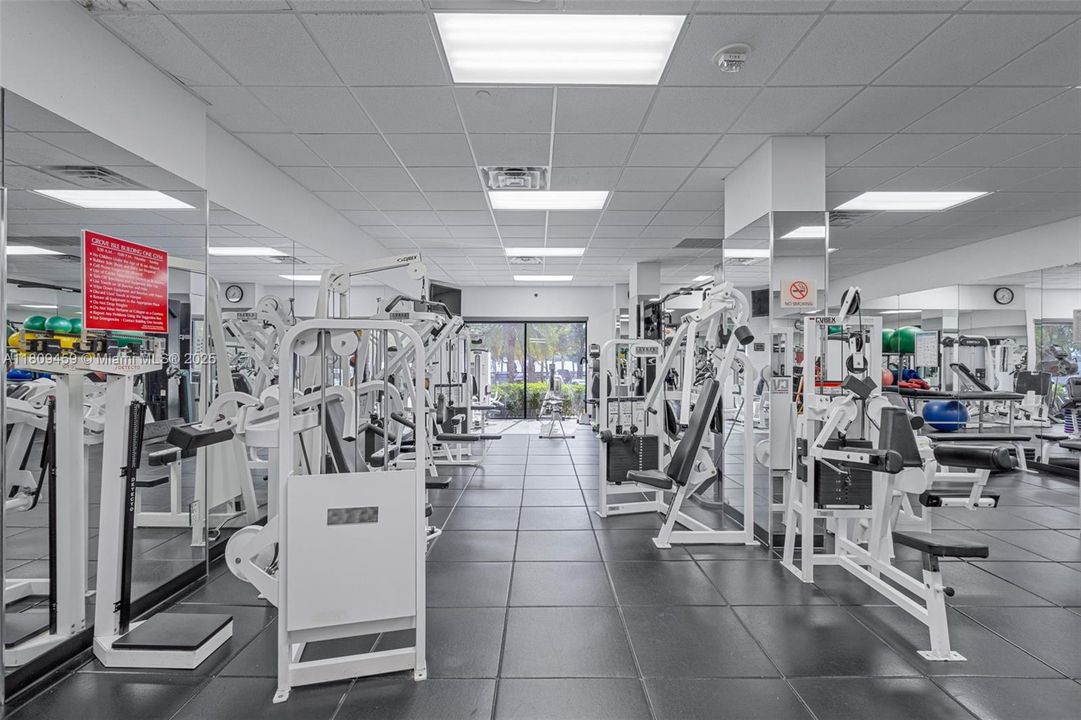 待售: $2,400,000 (3 贝兹, 2 浴室, 2424 平方英尺)