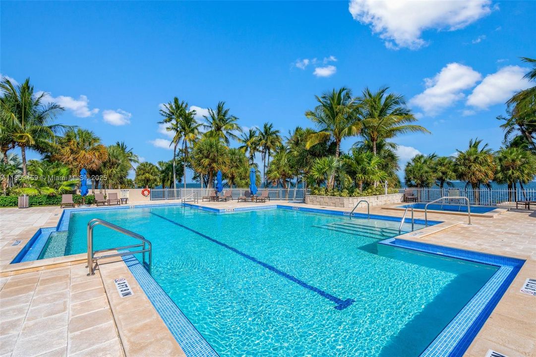 待售: $2,400,000 (3 贝兹, 2 浴室, 2424 平方英尺)