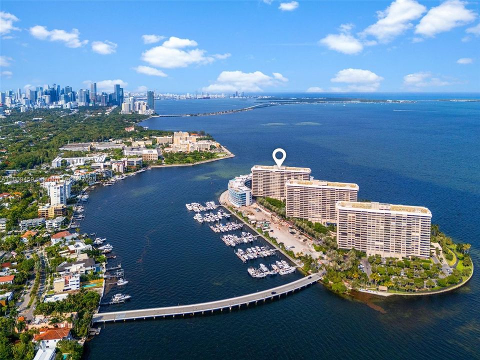 待售: $2,400,000 (3 贝兹, 2 浴室, 2424 平方英尺)