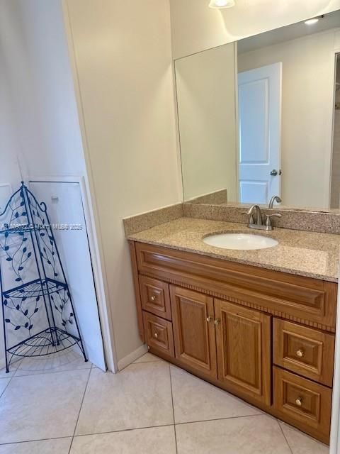 Недавно арендовано: $2,300 (2 спален, 2 ванн, 1056 Квадратных фут)