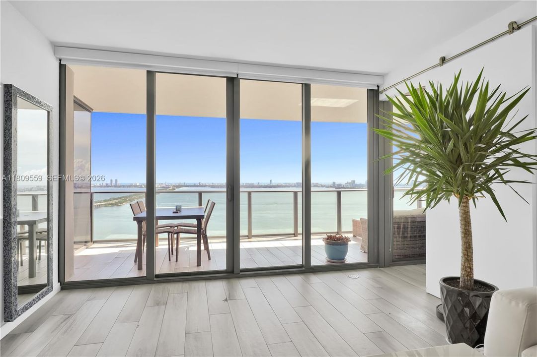 En Venta: $1,550,000 (3 camas, 3 baños, 1526 Pies cuadrados)