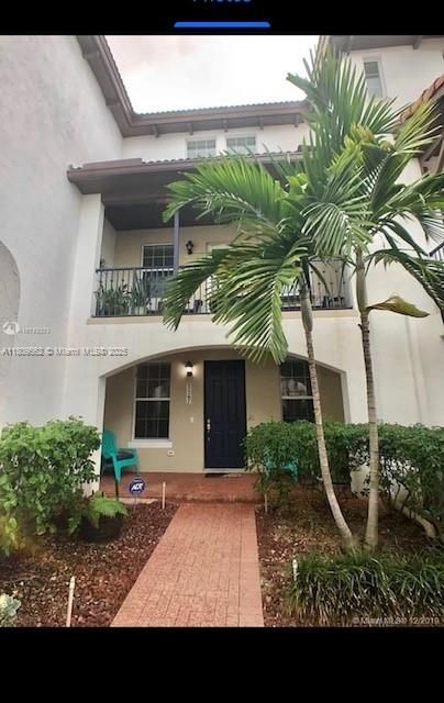 Recently Rented: $3,200 (2 beds, 2 baths, 1760 Square Feet)
